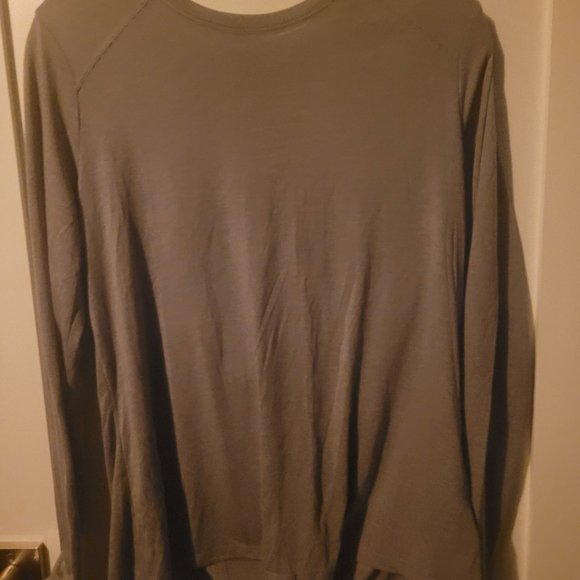 Bundle of 8 clothing item (Size Large) - Picture 2 of 10